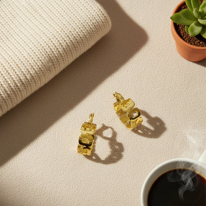 Gold-plated Boss Babe earrings in 925 silver, bold and empowering for every occasion.