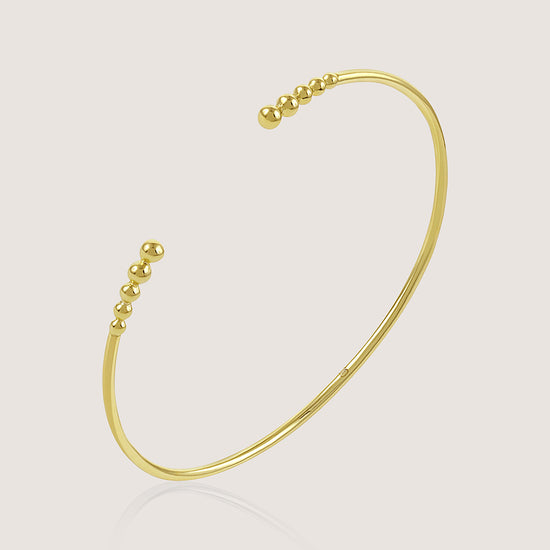  Close-up of Ukiyo Open Bangle — a minimal, gold-plated 925 silver design crafted for everyday wear from Nishani’s Ukiyo collection.