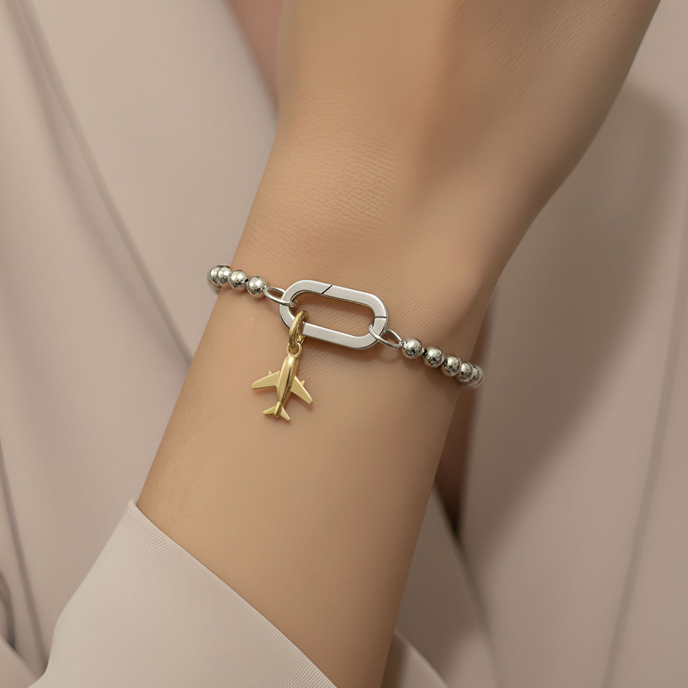 Gold-plated 925 silver charm from the Enishi collection, symbolizing friendship and connection — model - close-up shot.