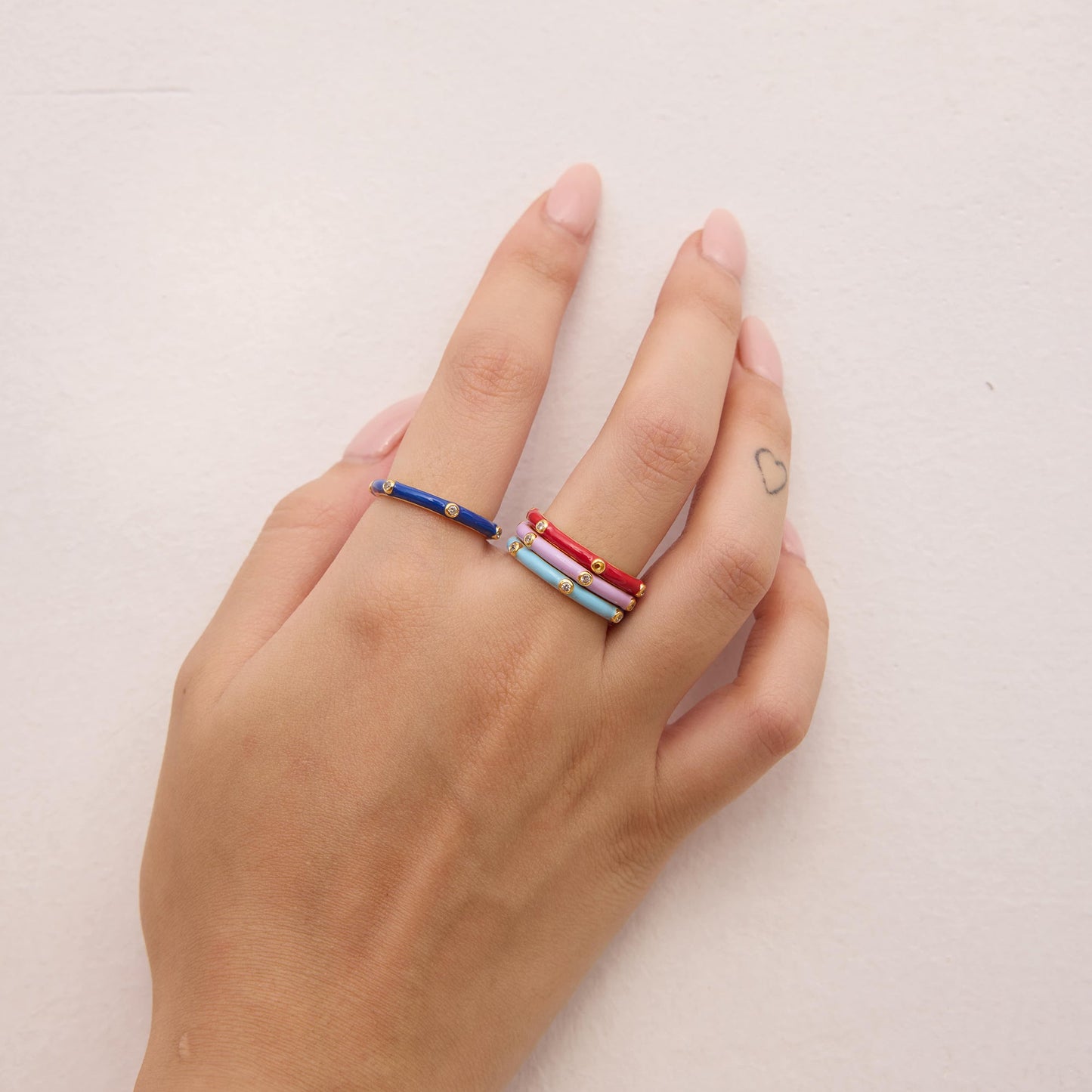 Gold-plated 925 silver multi-colour bands from the Enishi collection, celebrating unity and individuality — model - close-up shot 1 