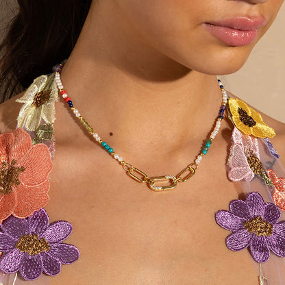 Gold-plated 925 silver necklace from the Enishi collection, colourful and modern — model - close-up shot.