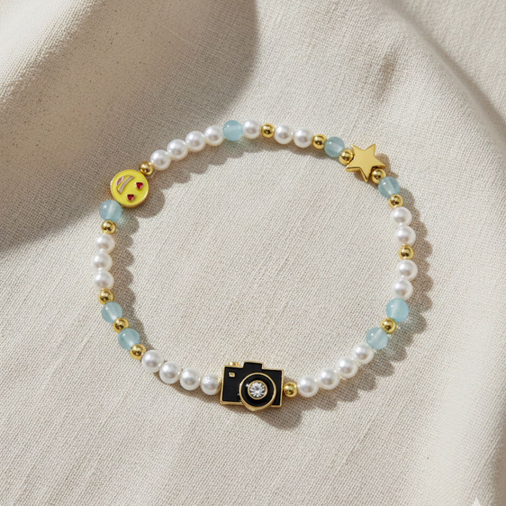 Gold-plated 925 silver bracelet from the Enishi collection, vibrant and symbolic of connection — flat lay shot.