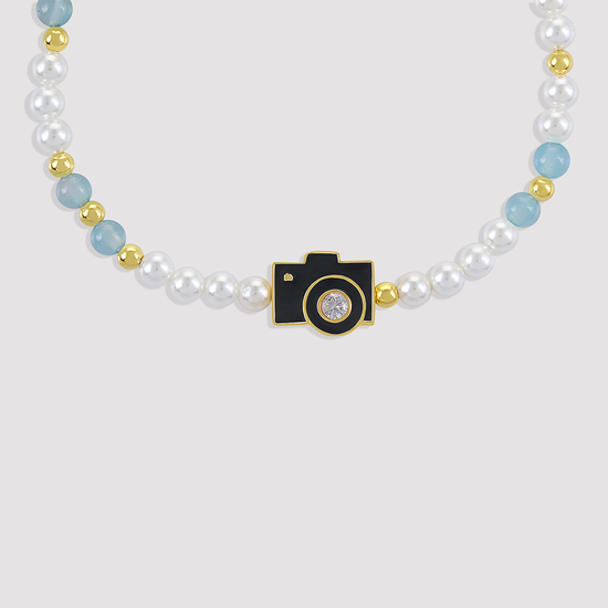 Gold-plated 925 silver bracelet from the Enishi collection, vibrant and symbolic of connection — product - side shot.