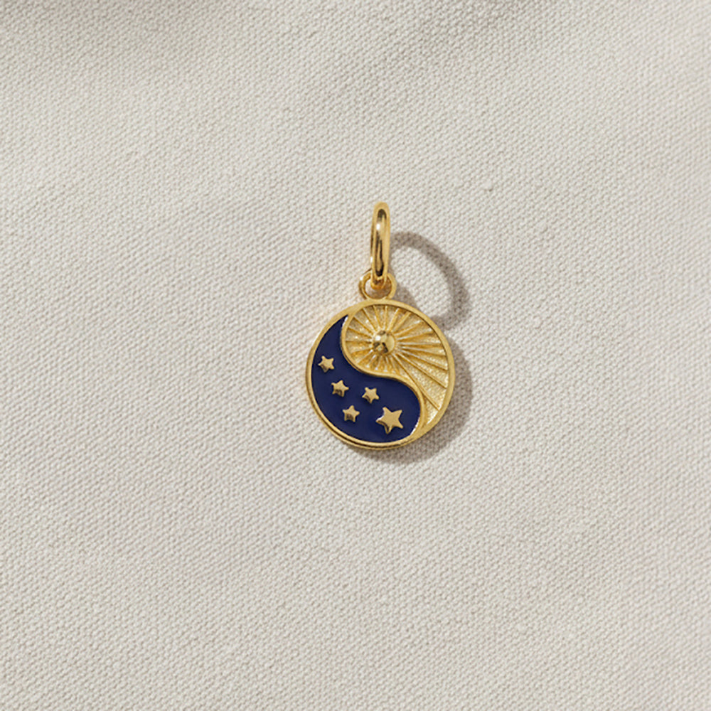 Gold-plated 925 silver charm from the Enishi collection, symbolizing friendship and connection — flat lay shot.