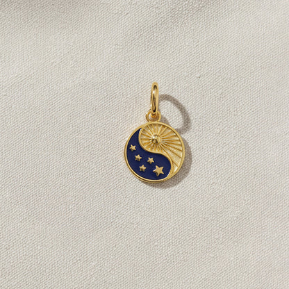 Gold-plated 925 silver charm from the Enishi collection, symbolizing friendship and connection — flat lay shot.