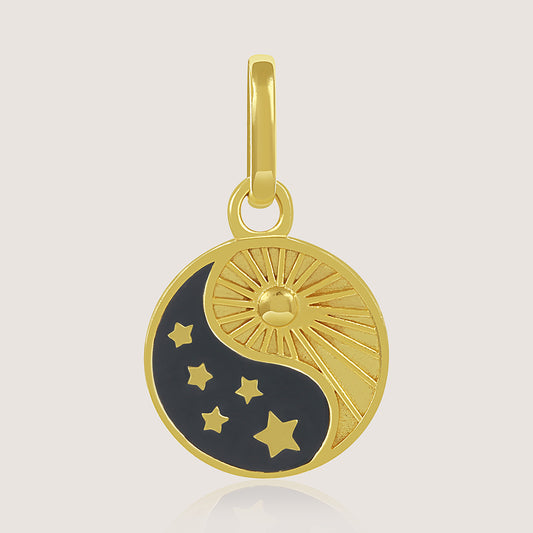 Gold-plated 925 silver charm from the Enishi collection, symbolizing friendship and connection — product - front shot.