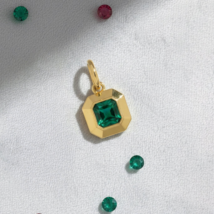 Flat Lay of KiraKira Emerald Charm | 925 Silver Gold-Plated from Nishani’s Kira Kira festive collection — handcrafted emerald jewelry, charm in gold-plated 925 silver.