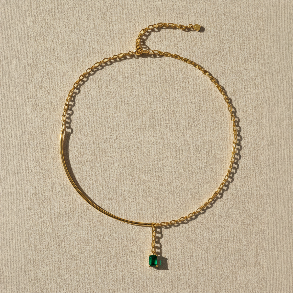 Flat Lay of KiraKira Emerald Choker | 925 Silver Gold-Plated from Nishani’s Kira Kira festive collection — handcrafted emerald jewelry, necklace in gold-plated 925 silver.