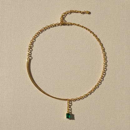 Flat Lay of KiraKira Emerald Choker | 925 Silver Gold-Plated from Nishani’s Kira Kira festive collection — handcrafted emerald jewelry, necklace in gold-plated 925 silver.