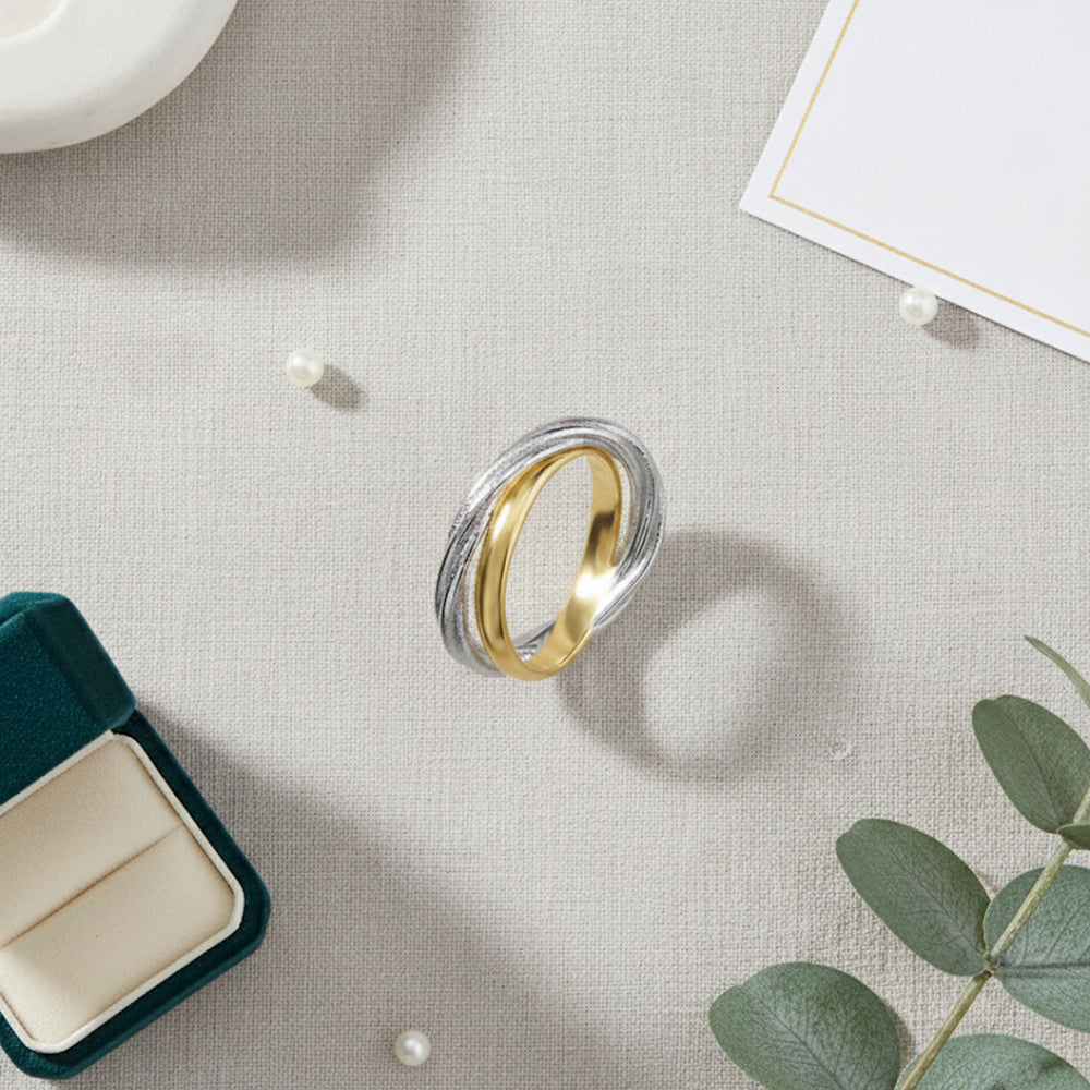 Gold and rhodium interlinked ring in 925 silver, fluid dual-tone statement piece — flat lay shot.
