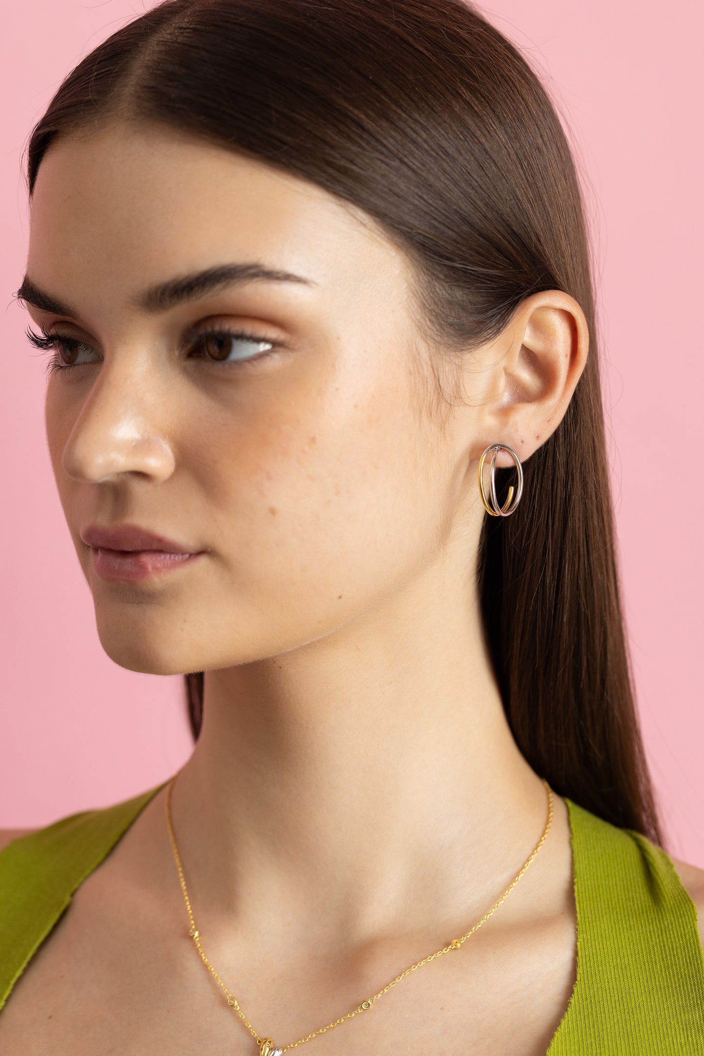 Gold and rhodium intertwined stud earrings in 925 silver, modern dual-tone design — model - full look shot.