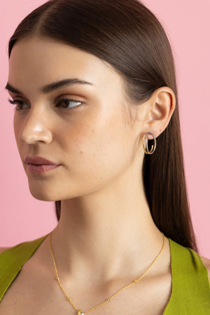 Gold and rhodium intertwined stud earrings in 925 silver, modern dual-tone design — model - full look shot.