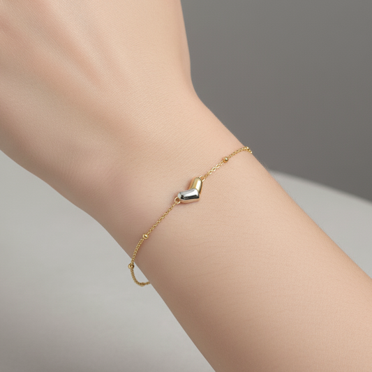 Gold and rhodium organic heart bracelet in 925 silver, sculptural and romantic — model - full look shot.