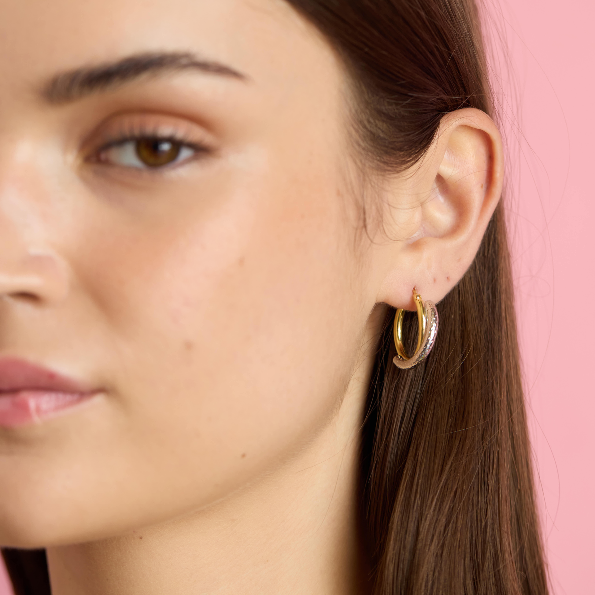 Gold and rhodium overlap hoops in 925 silver, dynamic dual-tone design — model - close-up shot.
