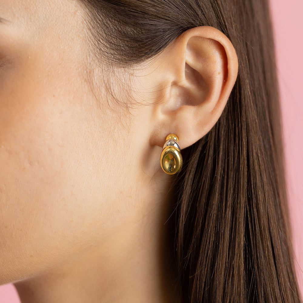 Gold and rhodium puffed hoops in 925 silver, voluminous dual-tone earrings — model - close-up shot.