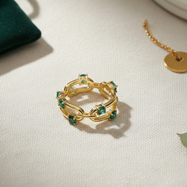 KiraKira Ring –  highlighting its festive sparkle and glamour, part of Nishani’s KiraKira Collection.