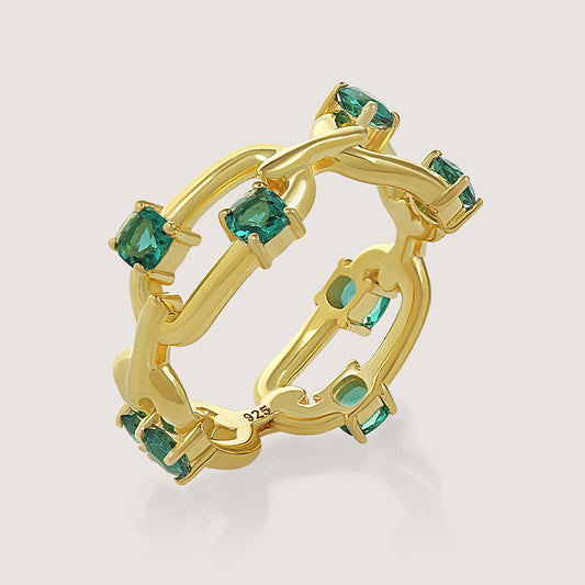 KiraKira Ring – highlighting its festive sparkle and glamour, part of Nishani’s KiraKira Collection.