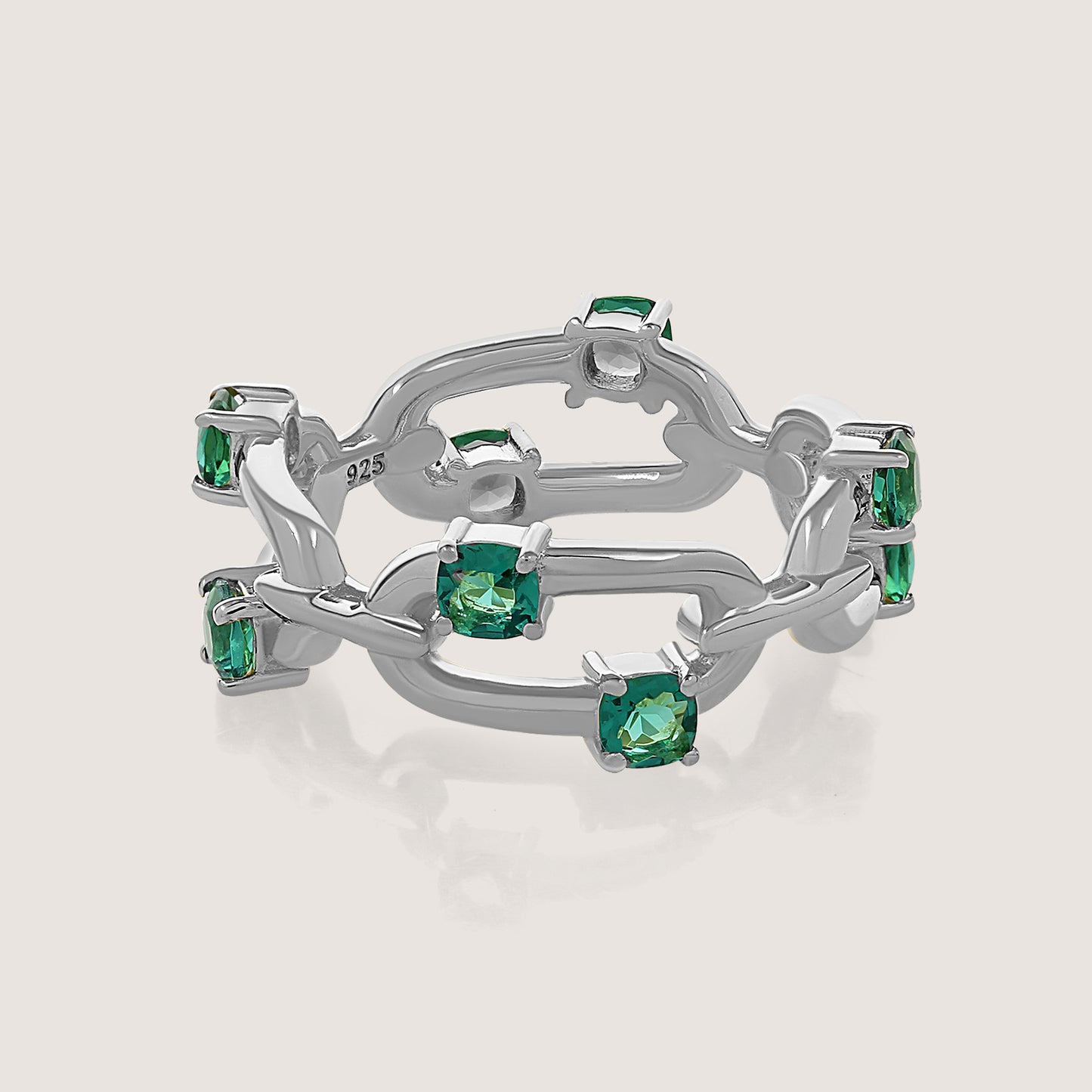 KiraKira Ring –  highlighting its festive sparkle and glamour, part of Nishani’s KiraKira Collection.