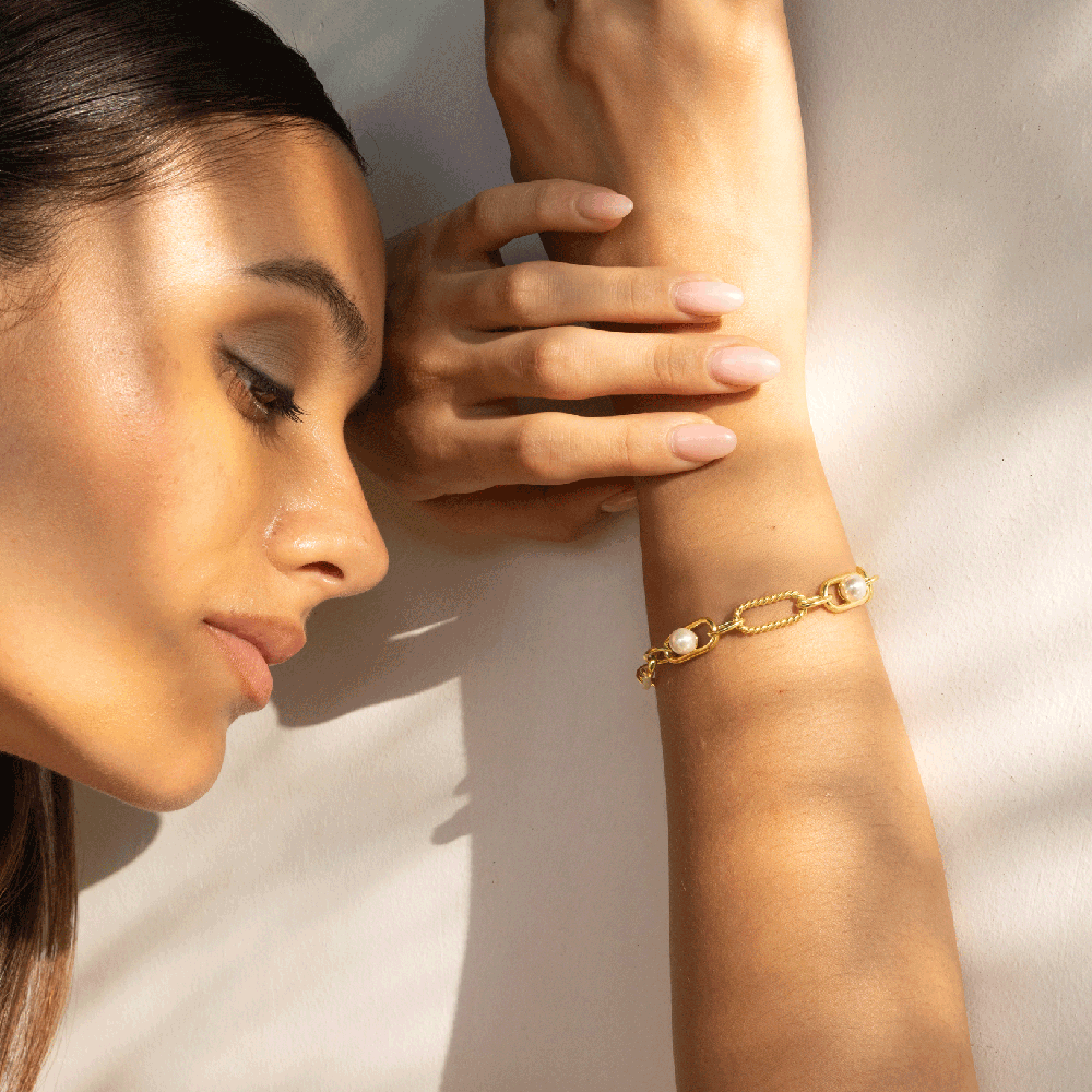 Mizuki Pearl Link Bracelet –  highlighting its pearl elegance and sophisticated charm, part of Nishani’s Mizuki Collection.
