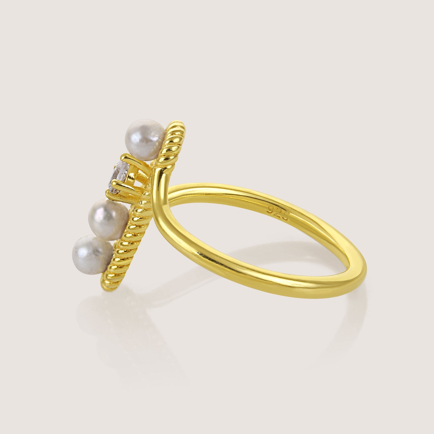 Mizuki Pearl Ring – highlighting its pearl elegance and sophisticated charm, part of Nishani’s Mizuki Collection.