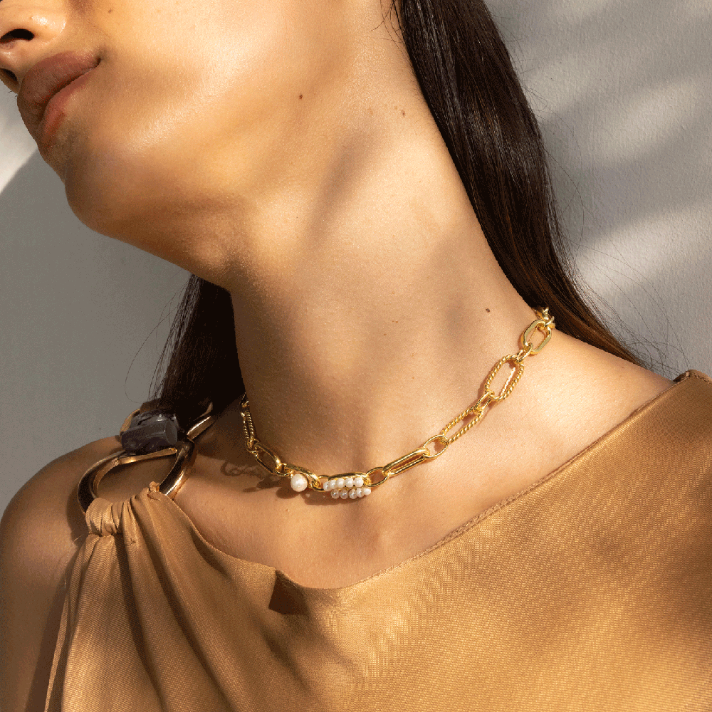 Mizuki Statement Pearl Choker –  highlighting its pearl elegance and sophisticated charm, part of Nishani’s Mizuki Collection.