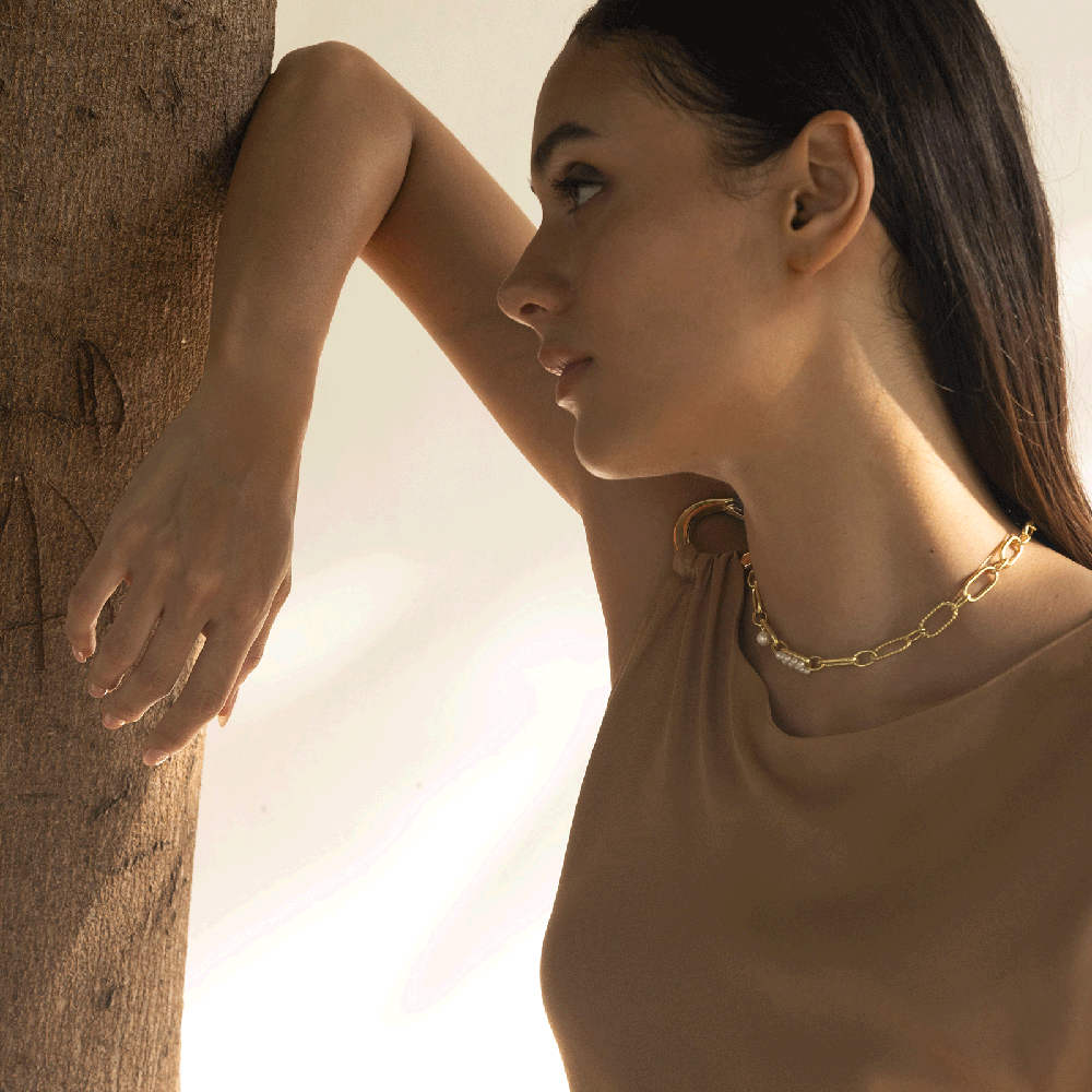 Mizuki Statement Pearl Choker –  highlighting its pearl elegance and sophisticated charm, part of Nishani’s Mizuki Collection.