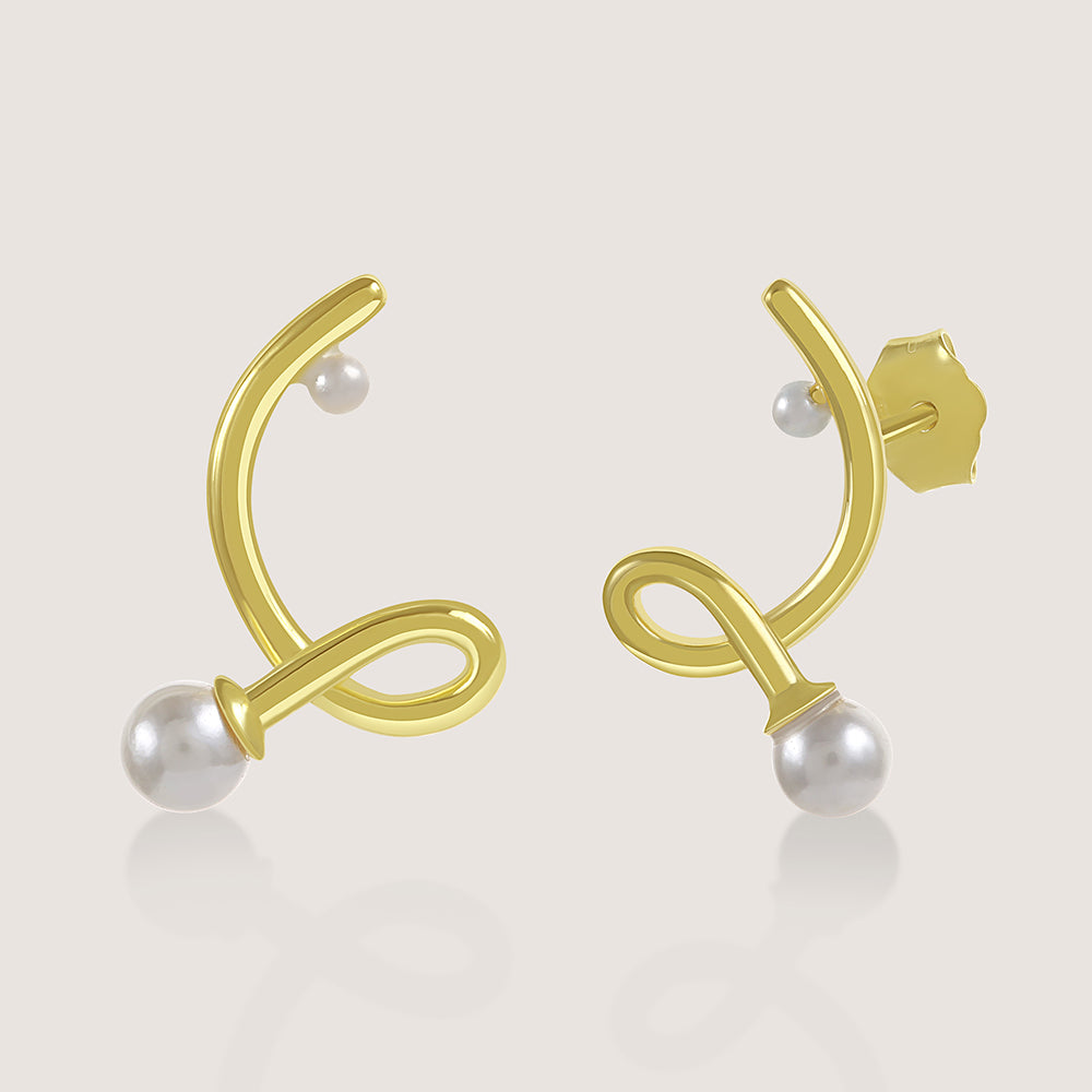 Ukiyo twisted pearl earrings — a minimal, gold-plated 925 silver design crafted for everyday wear from Nishani’s Ukiyo collection.
