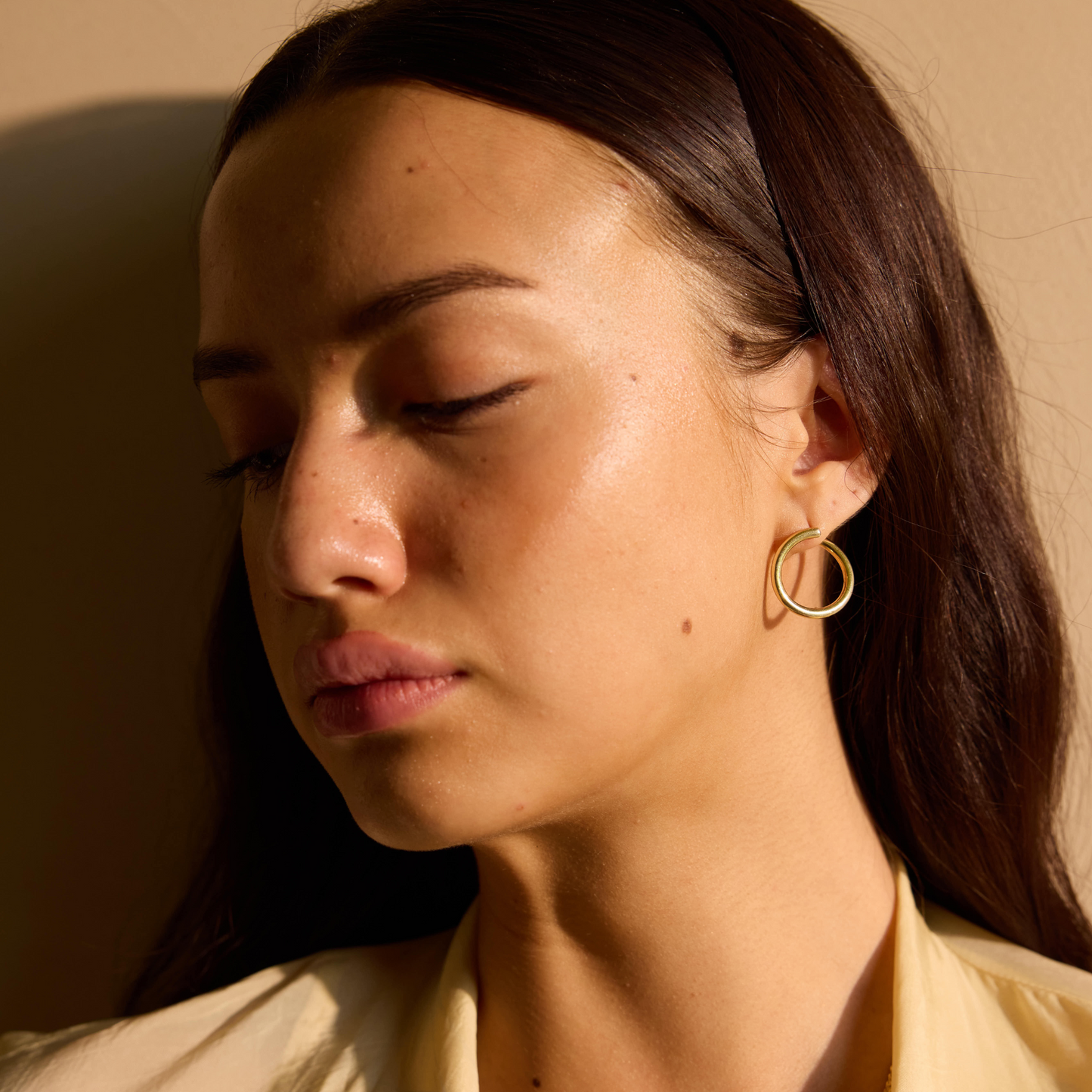 Model Image 2 of Ukiyo Wrap Around Studs — a minimal, gold-plated 925 silver design crafted for everyday wear from Nishani’s Ukiyo collection.