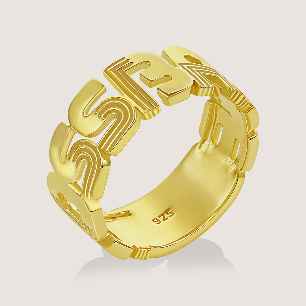 Sophisticated Boss Babe ring made of 925 silver with gold plating, a statement of confidence and style.