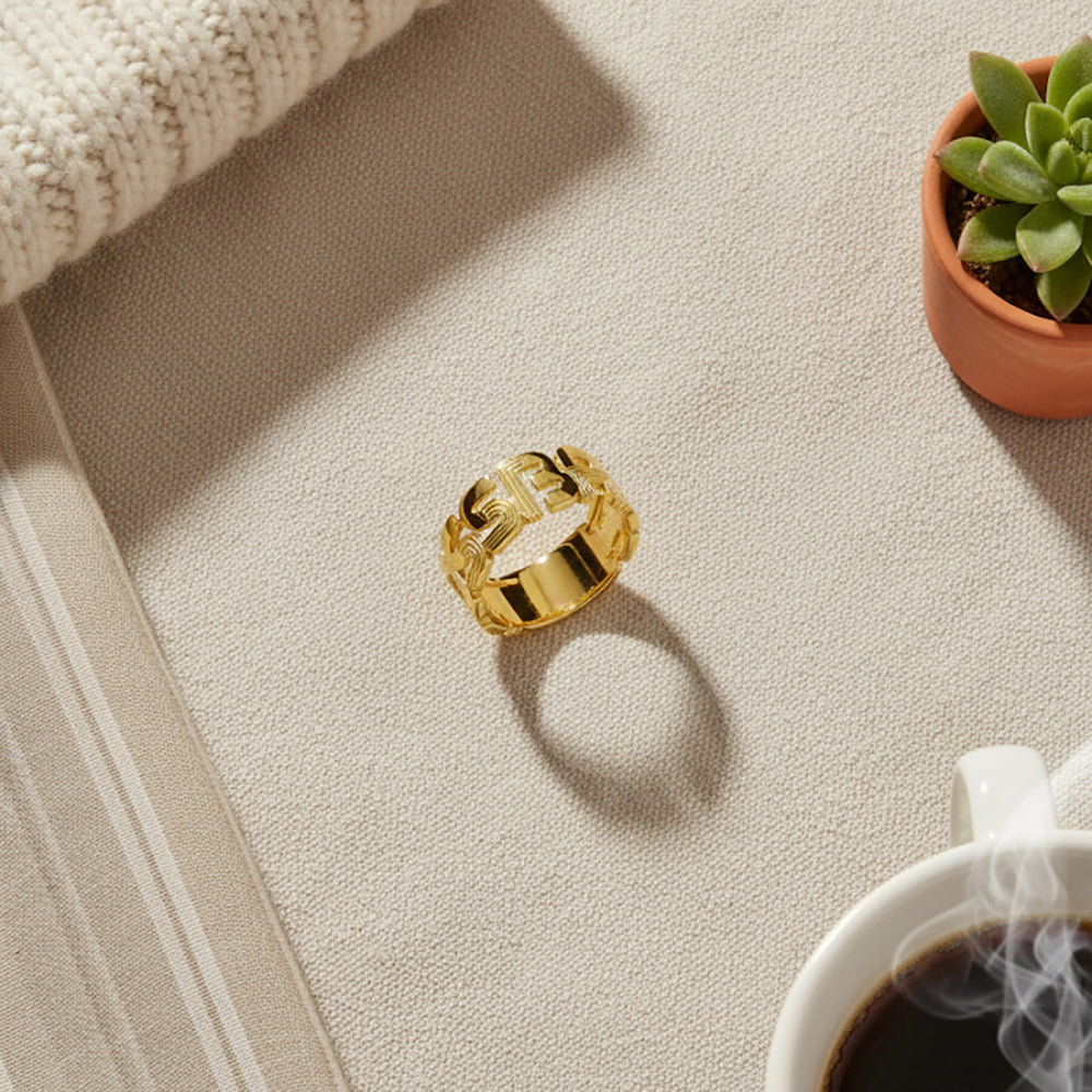 Sophisticated Boss Babe ring made of 925 silver with gold plating, a statement of confidence and style.