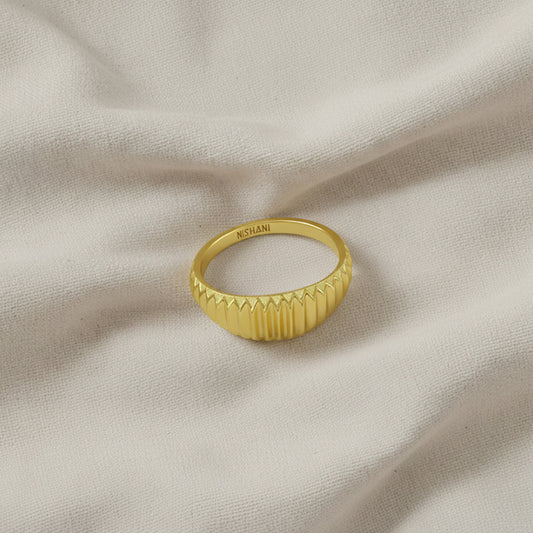 Ukiyo Ridges Ring — a minimal, gold-plated 925 silver design crafted for everyday wear from Nishani’s Ukiyo collection.