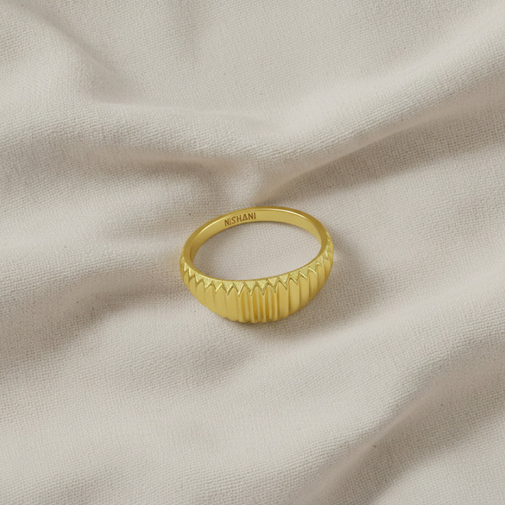 Ukiyo Ridges Ring — a minimal, gold-plated 925 silver design crafted for everyday wear from Nishani’s Ukiyo collection.