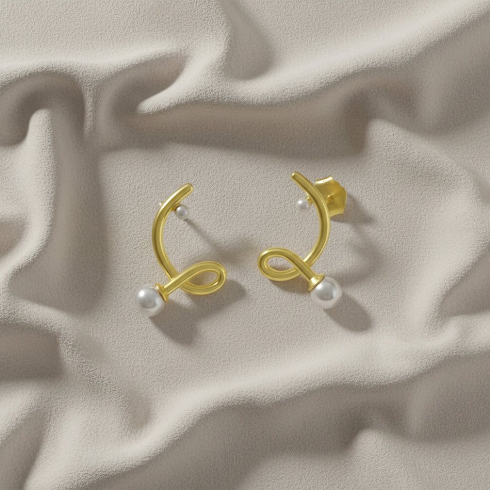 Ukiyo twisted pearl earrings — a minimal, gold-plated 925 silver design crafted for everyday wear from Nishani’s Ukiyo collection.