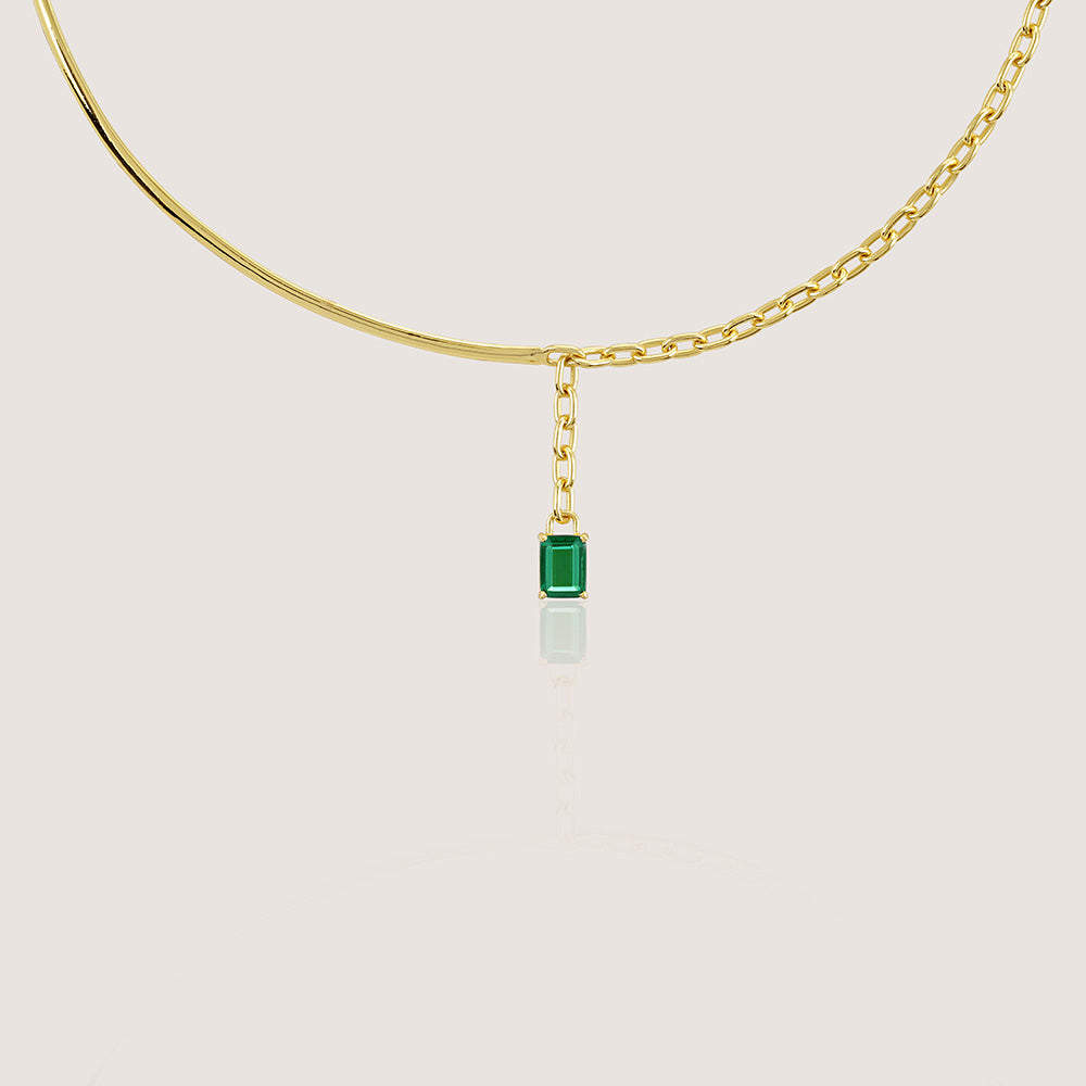 White Background - Close-up of KiraKira Emerald Choker | 925 Silver Gold-Plated from Nishani’s Kira Kira festive collection — handcrafted emerald jewelry, necklace in gold-plated 925 silver.
