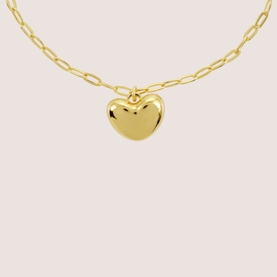heart charm bracelet crafted in 925 sterling silver, available in gold and rhodium-plated finish 